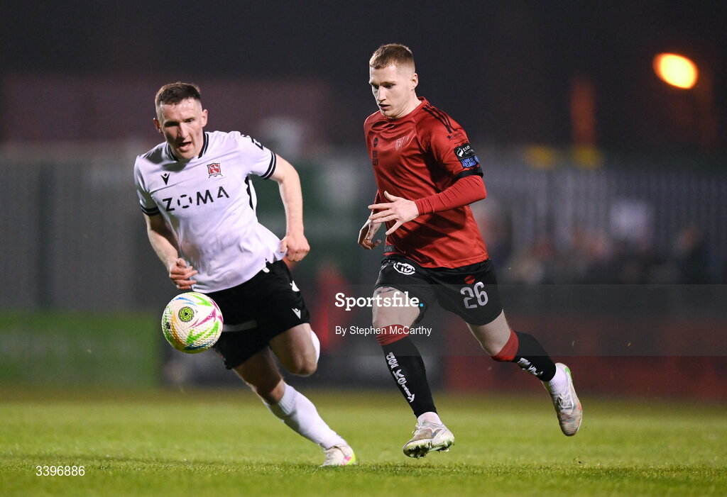20 March 2026; Ross Tierney of Bohemians in action against Bobby Burns of Dundalk during the SSE Airtricity Men's Premier Division match between Bohemians and Dundalk at Dalymount Park in Dublin. Photo by Stephen McCarthy/Sportsfile