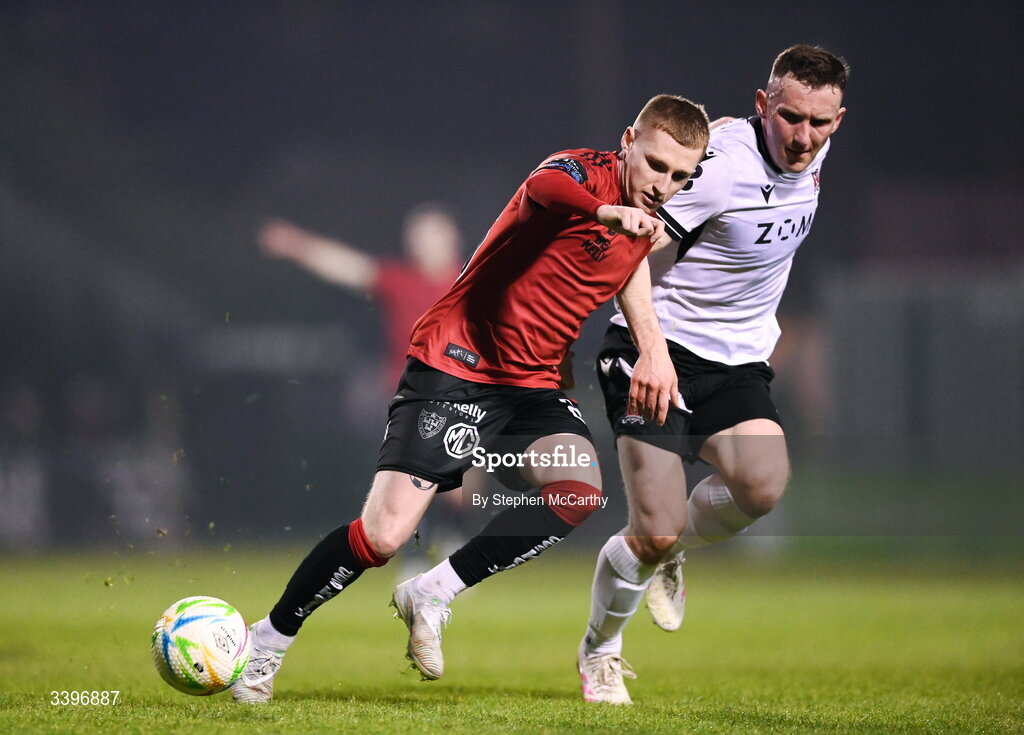 20 March 2026; Ross Tierney of Bohemians in action against Bobby Burns of Dundalk during the SSE Airtricity Men's Premier Division match between Bohemians and Dundalk at Dalymount Park in Dublin. Photo by Stephen McCarthy/Sportsfile
