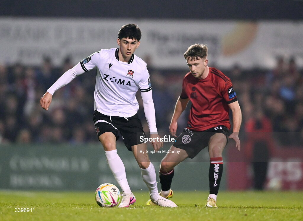 20 March 2026; Harry Groome of Dundalk in action against Darragh Power of Bohemians during the SSE Airtricity Men's Premier Division match between Bohemians and Dundalk at Dalymount Park in Dublin. Photo by Stephen McCarthy/Sportsfile