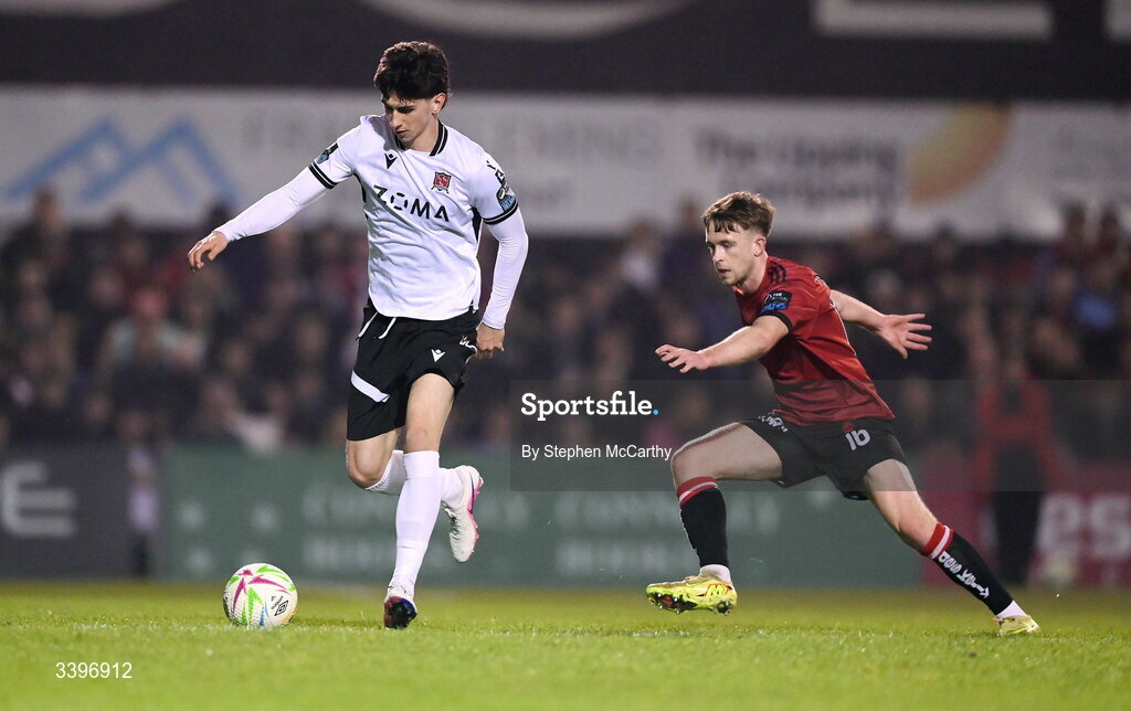 20 March 2026; Harry Groome of Dundalk in action against Darragh Power of Bohemians during the SSE Airtricity Men's Premier Division match between Bohemians and Dundalk at Dalymount Park in Dublin. Photo by Stephen McCarthy/Sportsfile