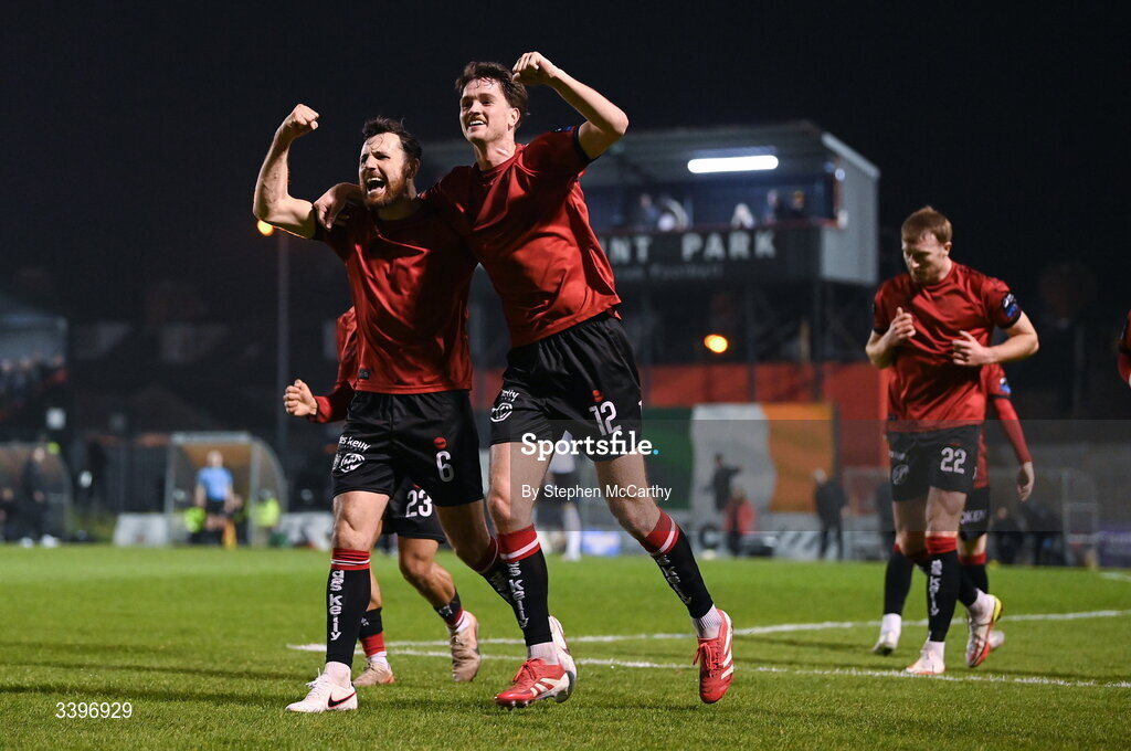 20 March 2026; Patrick Hickey, right, of Bohemians celebrates with team-mate Jordan Flores after scoring their side's first goal during the SSE Airtricity Men's Premier Division match between Bohemians and Dundalk at Dalymount Park in Dublin. Photo by Stephen McCarthy/Sportsfile
