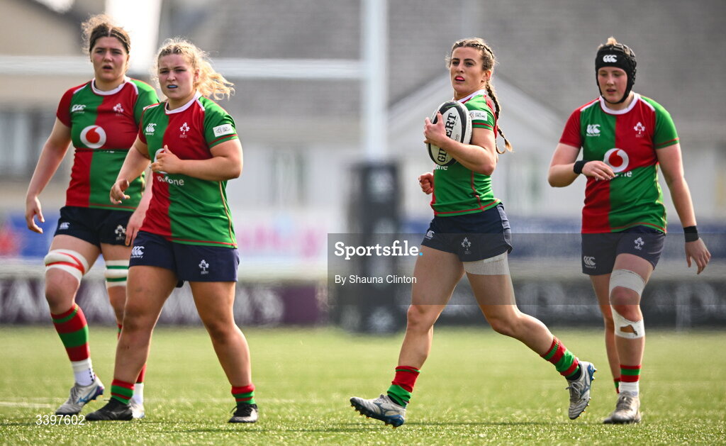 21 March 2026; Emily Lane of Clovers, centre, and team-mates during the Celtic Challenge semi-final match between Clovers and Gwalia Lightning at Dexcom Stadium in Galway. Photo by Shauna Clinton/Sportsfile