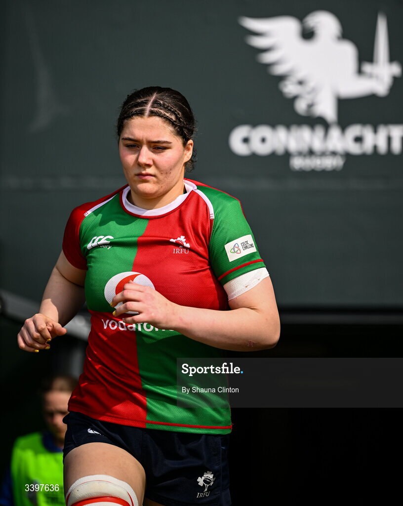 21 March 2026; Jemima Adams Verling of Clovers runs out onto the pitch ahead of the Celtic Challenge semi-final match between Clovers and Gwalia Lightning at Dexcom Stadium in Galway. Photo by Shauna Clinton/Sportsfile