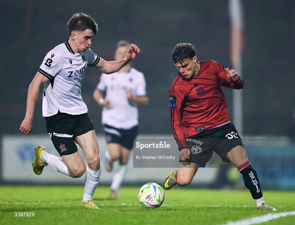 20 March 2026; Markuss Strods of Bohemians in action against Eoin Kenny of Dundalk during the SSE Airtricity Men's Premier Division match between Bohemians and Dundalk at Dalymount Park in Dublin. Photo by Stephen McCarthy/Sportsfile