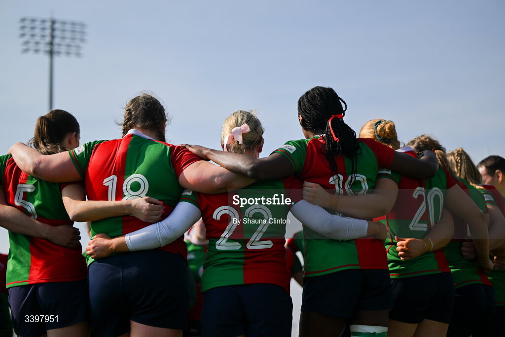 21 March 2026; Clovers players huddle after their side's victory in the Celtic Challenge semi-final match between Clovers and Gwalia Lightning at Dexcom Stadium in Galway. Photo by Shauna Clinton/Sportsfile