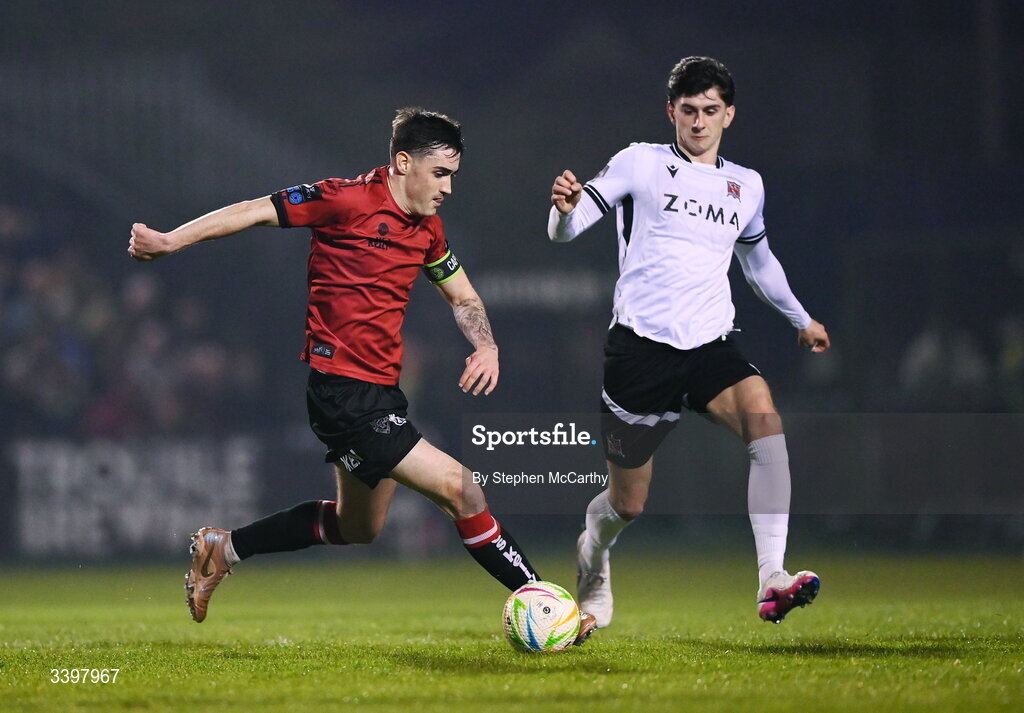 20 March 2026; Dawson Devoy of Bohemians in action against Harry Groome of Dundalk during the SSE Airtricity Men's Premier Division match between Bohemians and Dundalk at Dalymount Park in Dublin. Photo by Stephen McCarthy/Sportsfile