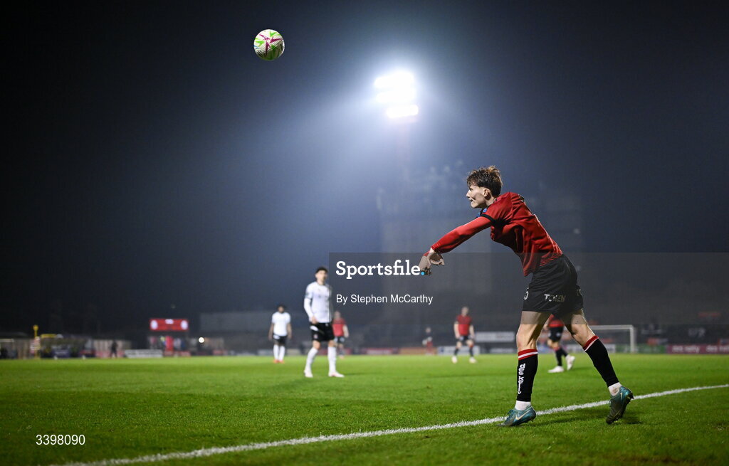20 March 2026; Senan Mullen of Bohemians takes a throw-in during the SSE Airtricity Men's Premier Division match between Bohemians and Dundalk at Dalymount Park in Dublin. Photo by Stephen McCarthy/Sportsfile