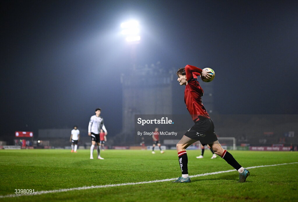 20 March 2026; Senan Mullen of Bohemians takes a throw-in during the SSE Airtricity Men's Premier Division match between Bohemians and Dundalk at Dalymount Park in Dublin. Photo by Stephen McCarthy/Sportsfile