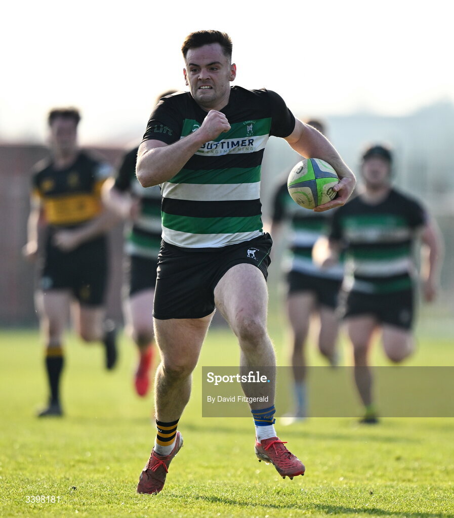 21 March 2026; Jack Walsh of Clonmel makes a break during the Energia All-Ireland League Men's Division 2C match between Malahide RFC and Clonmel RFC at Malahide RFC on Estuary Road in Dublin. Photo by David Fitzgerald/Sportsfile