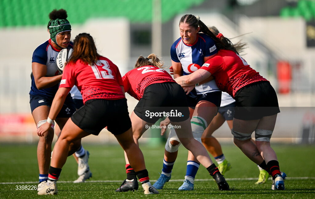 21 March 2026; Naoise Smyth of Wolfhounds passes to team-mate Grace Moore during the Celtic Challenge semi-final match between Wolfhounds and Brython Thunder at Dexcom Stadium in Galway. Photo by Shauna Clinton/Sportsfile