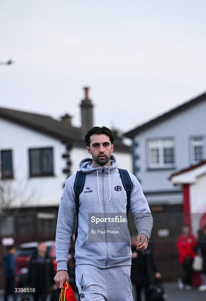 21 March 2026; Ellis Chapman of Shelbourne arrives before the SSE Airtricity Men's Premier Division match between Sligo Rovers and Shelbourne at The Showgrounds in Sligo. Photo by Paul Phelan/Sportsfile