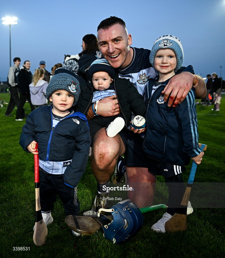 21 March 2026; Dublin's John Hetherton with his sons, from left, Jack, age 2, Jamie, age 3 months, and CJ, age 4, after the Allianz Hurling League Division 1B match between Carlow and Dublin at Netwatch Cullen Park in Carlow. Photo by Seb Daly/Sportsfile