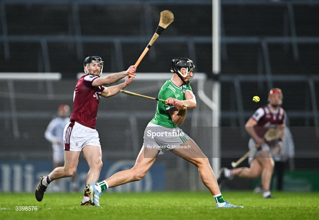 21 March 2026; Gearóid Hegarty of Limerick in action against Pádraic Mannion of Galway during the Allianz Hurling League Division 1A match between Limerick and Galway at TUS Gaelic Grounds in Limerick. Photo by Piaras Ó Mídheach/Sportsfile