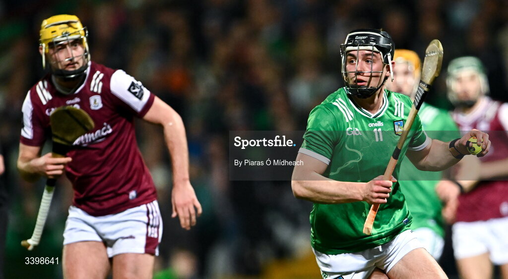 21 March 2026; Aidan O'Connor of Limerick gets away from Tiernan Killeen of Galway during the Allianz Hurling League Division 1A match between Limerick and Galway at TUS Gaelic Grounds in Limerick. Photo by Piaras Ó Mídheach/Sportsfile