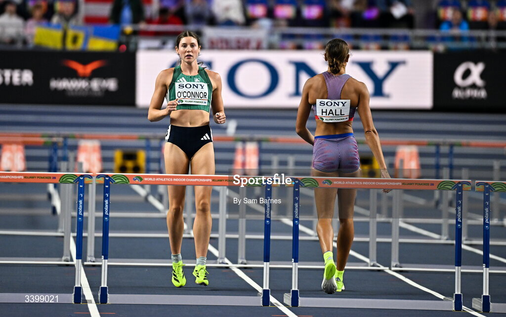 22 March 2026; Kate O'Connor of Ireland, left, and Anna Hall of United States prepare to compete in the Women's 60m hurdles event in the Women's Pentathlon during day three of the World Athletics Indoor Championships at Kujawsko-Pomorska Arena in Torun, Poland. Photo by Sam Barnes/Sportsfile