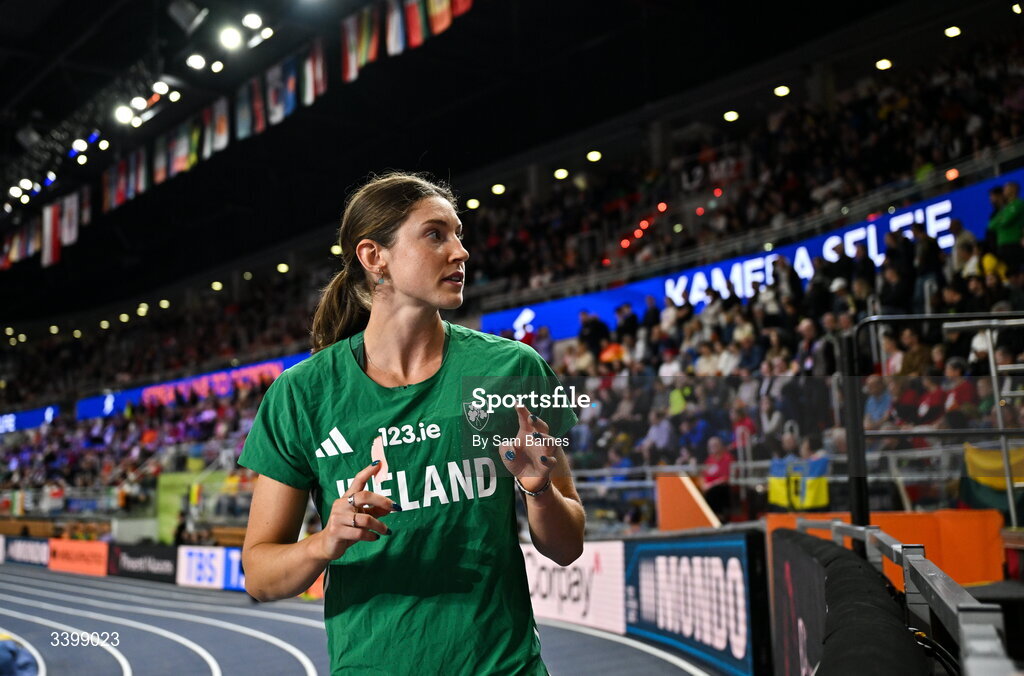 22 March 2026; Kate O'Connor of Ireland speaks to her coaches before competing in the Women's high jump event in the Women's Pentathlon during day three of the World Athletics Indoor Championships at Kujawsko-Pomorska Arena in Torun, Poland. Photo by Sam Barnes/Sportsfile