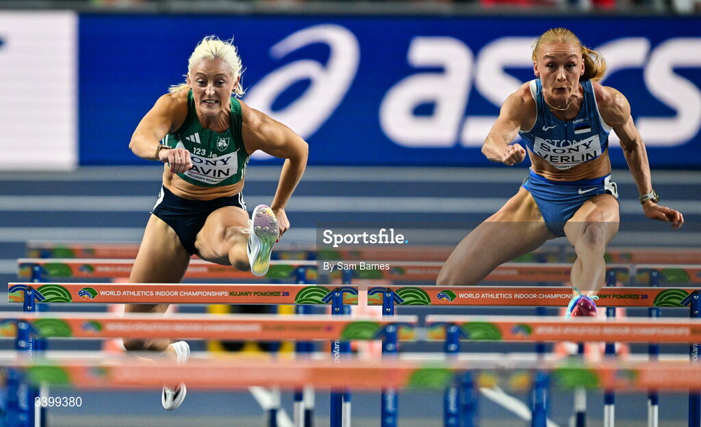 22 March 2026; Sarah Lavin of Ireland, left, and Kreete Verlin of Estonia compete in the Women's 60m hurdles heat during day three of the World Athletics Indoor Championships at Kujawsko-Pomorska Arena in Torun, Poland. Photo by Sam Barnes/Sportsfile