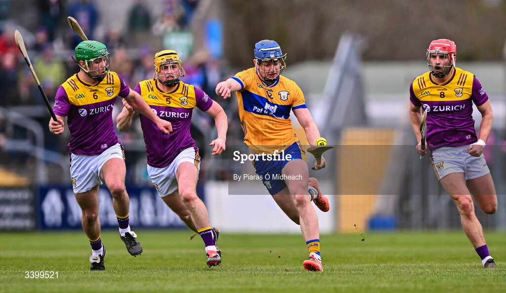 8 March 2026; Jack O’Neill of Clare in action against Wexford players, from left, Richie Lawlor, Damien Reck and Conor Hearne during the Allianz Hurling League Division 1B match between Clare and Wexford at Zimmer Biomet Páirc Chíosóg in Ennis, Clare. Photo by Piaras Ó Mídheach/Sportsfile