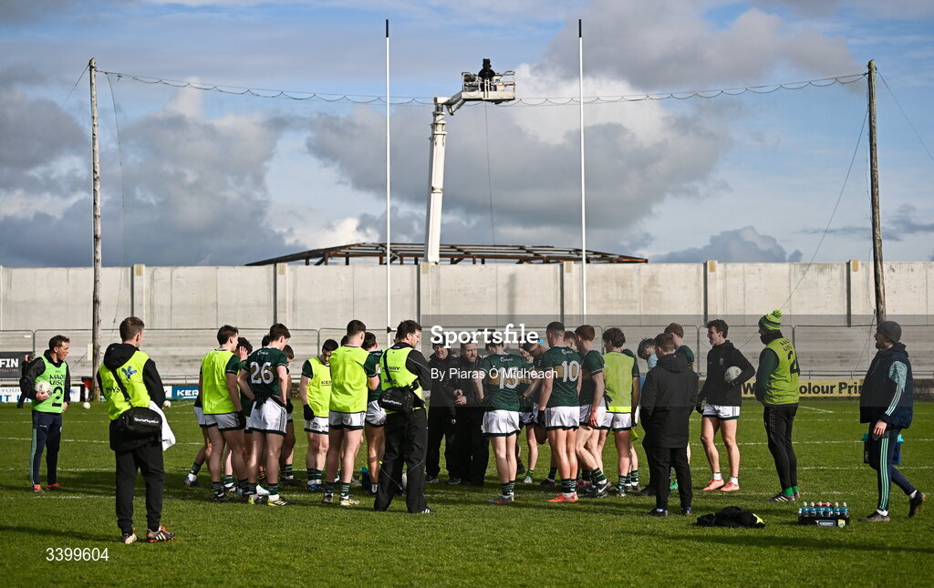14 March 2026; Kerry manager Jack O'Connor, left, and Kerry coach in the middle of a team huddle before the Allianz Football League Division 1 match between Kerry and Mayo at Austin Stack Park in Tralee, Kerry. Photo by Piaras Ó Mídheach/Sportsfile
