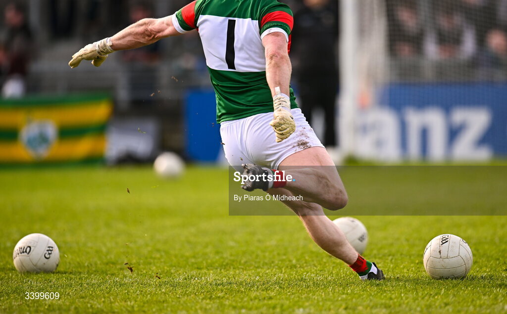 14 March 2026; Mayo goalkeeper Rob Hennelly takes a free in the warm-up before the Allianz Football League Division 1 match between Kerry and Mayo at Austin Stack Park in Tralee, Kerry. Photo by Piaras Ó Mídheach/Sportsfile