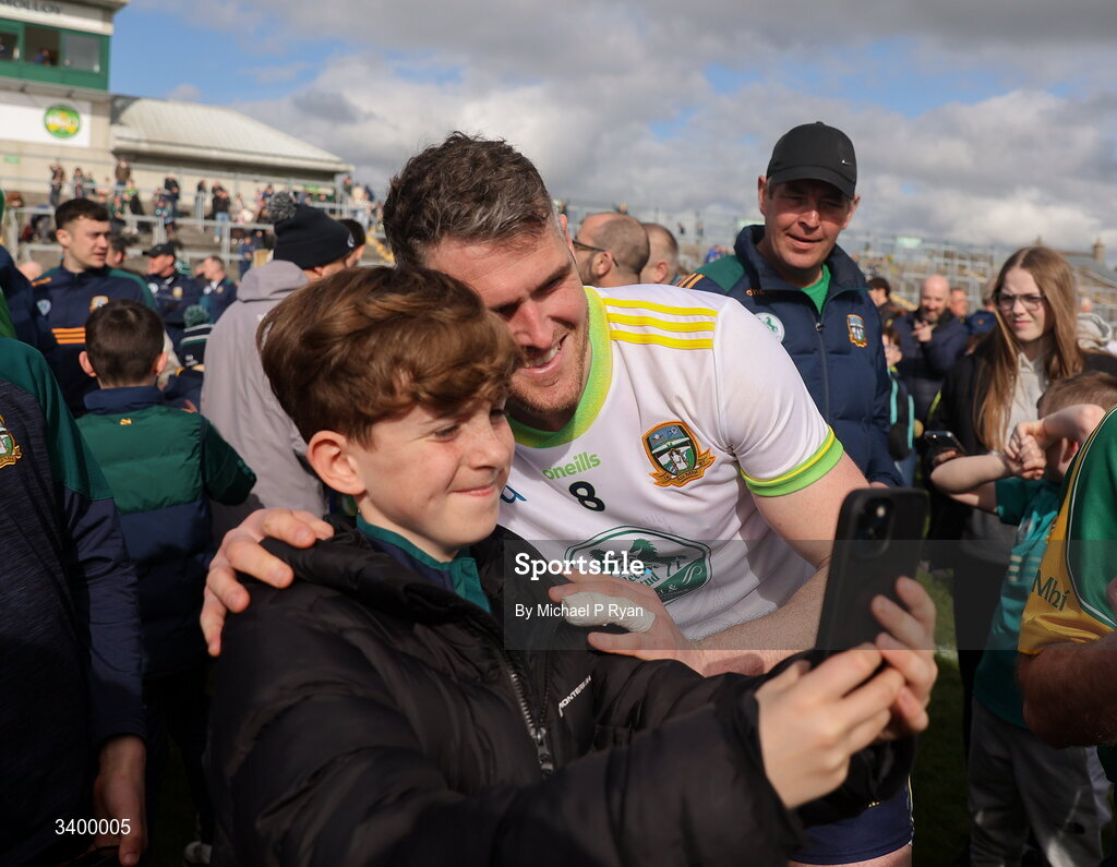 22 March 2026; Bryan Menton of Meath poses for a photograph with a supporter after the Allianz Football League Division 2 match between Offaly and Meath at Glenisk O'Connor Park in Tullamore, Offaly. Photo by Michael P Ryan/Sportsfile