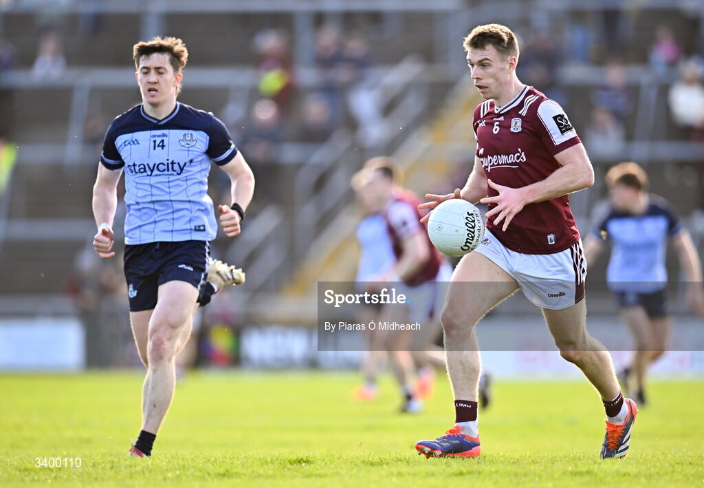 22 March 2026; Dylan McHugh of Galway gets away from Killian McGinnis of Dublin during the Allianz Football League Division 1 match between Galway and Dublin at Pearse Stadium in Galway. Photo by Piaras Ó Mídheach/Sportsfile