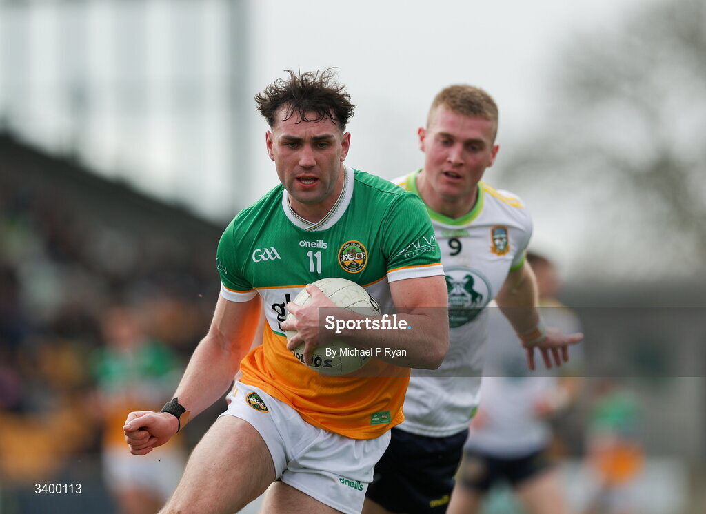 22 March 2026; Jordan Hayes of Offaly in action against Jack Flynn of Meath during the Allianz Football League Division 2 match between Offaly and Meath at Glenisk O'Connor Park in Tullamore, Offaly. Photo by Michael P Ryan/Sportsfile