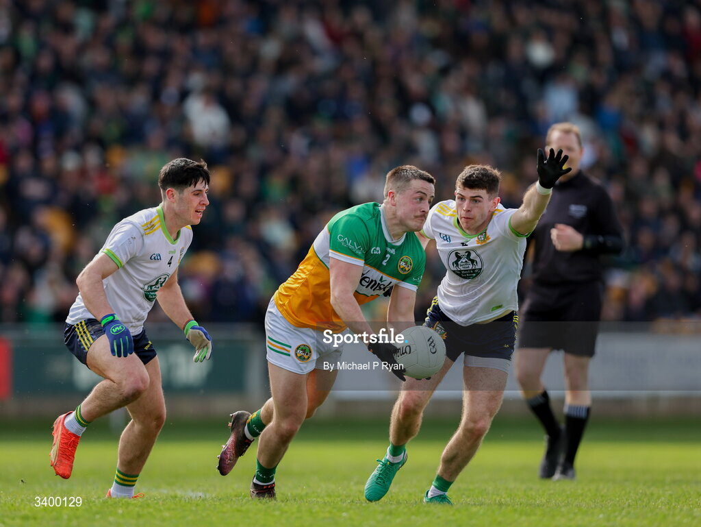 22 March 2026; Shane O'Toole Greene of Offaly in action against Brian O'Halloran, left, and Eoghan Frayne of Meath during the Allianz Football League Division 2 match between Offaly and Meath at Glenisk O'Connor Park in Tullamore, Offaly. Photo by Michael P Ryan/Sportsfile