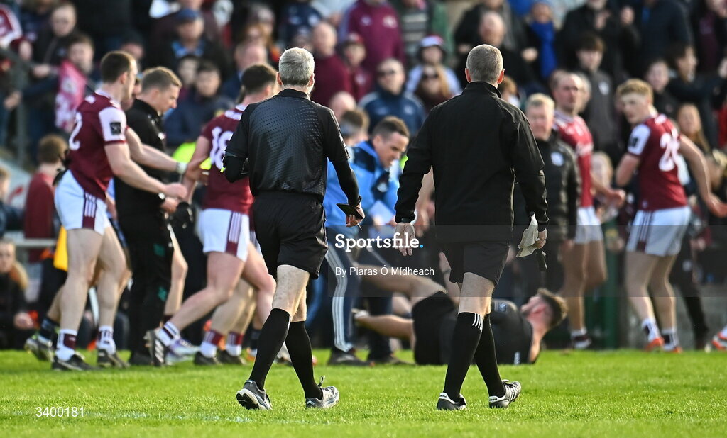 22 March 2026; Referee Fergal Kelly watches as players and backroom staff tussle at half-time during the Allianz Football League Division 1 match between Galway and Dublin at Pearse Stadium in Galway. Photo by Piaras Ó Mídheach/Sportsfile
