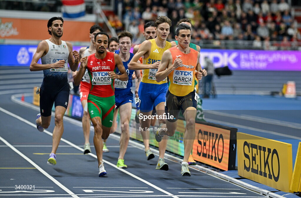 22 March 2026; Isaac Nader of Portugal, left, and Mariano García of Spain competes in the Men's 1500m final during day three of the World Athletics Indoor Championships at Kujawsko-Pomorska Arena in Torun, Poland. Photo by Sam Barnes/Sportsfile
