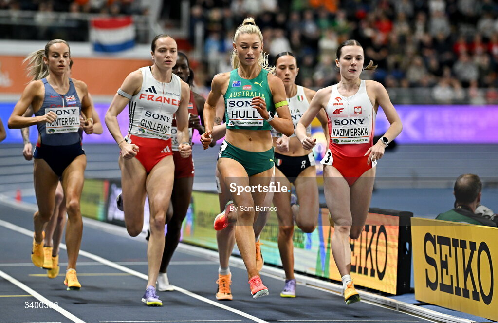 22 March 2026; Jessica Hull of Australia leads the field in Women's 1500m final during day three of the World Athletics Indoor Championships at Kujawsko-Pomorska Arena in Torun, Poland. Photo by Sam Barnes/Sportsfile