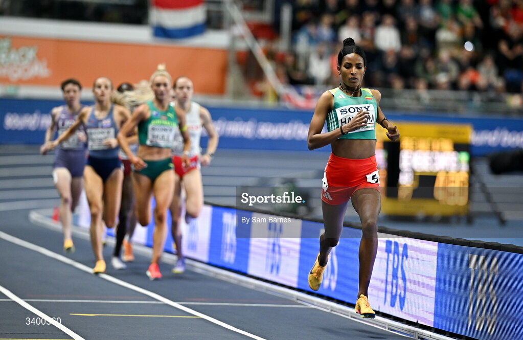 22 March 2026; Birke Haylom of Ethiopia leads the field in Women's 1500m final during day three of the World Athletics Indoor Championships at Kujawsko-Pomorska Arena in Torun, Poland. Photo by Sam Barnes/Sportsfile