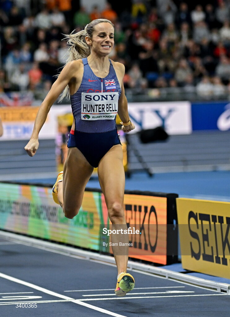 22 March 2026; Georgia Hunter Bell of Great Britain celebrates after winning the Women's 1500m final during day three of the World Athletics Indoor Championships at Kujawsko-Pomorska Arena in Torun, Poland. Photo by Sam Barnes/Sportsfile