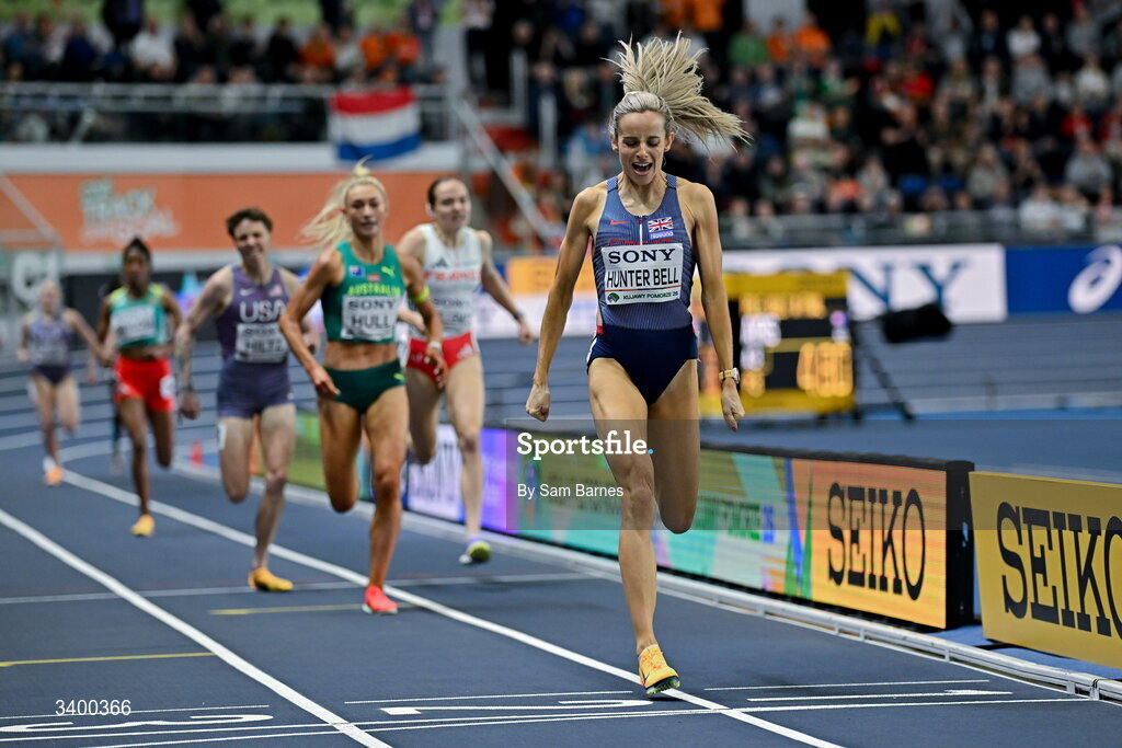 22 March 2026; Georgia Hunter Bell of Great Britain celebrates after winning the Women's 1500m final during day three of the World Athletics Indoor Championships at Kujawsko-Pomorska Arena in Torun, Poland. Photo by Sam Barnes/Sportsfile