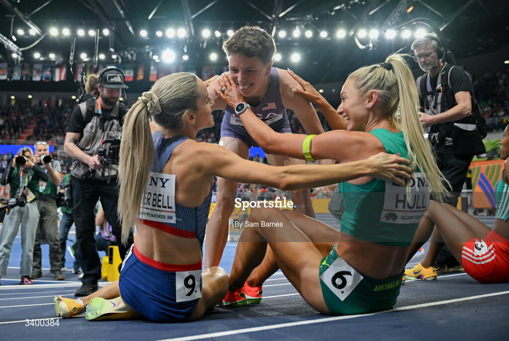 22 March 2026; Women's 1500m medallists from left, winner Georgia Hunter Bell of Great Britain, third place Nikki Hiltz of United States and Jessica Hull of Australia embrace during day three of the World Athletics Indoor Championships at Kujawsko-Pomorska Arena in Torun, Poland. Photo by Sam Barnes/Sportsfile