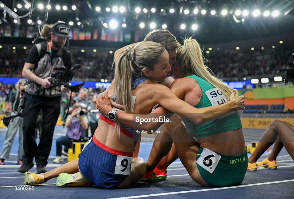 22 March 2026; Women's 1500m medallists from left, winner Georgia Hunter Bell of Great Britain, third place Nikki Hiltz of United States and Jessica Hull of Australia embrace during day three of the World Athletics Indoor Championships at Kujawsko-Pomorska Arena in Torun, Poland. Photo by Sam Barnes/Sportsfile