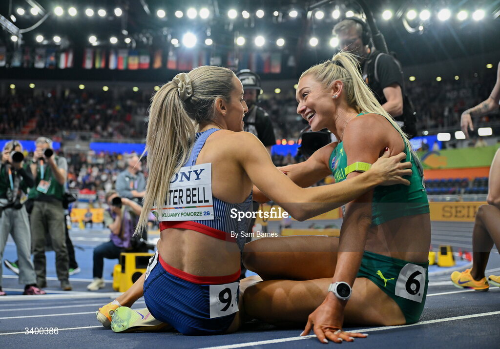 22 March 2026; Women's 1500m medallists winner Georgia Hunter Bell of Great Britain, left, and second place Jessica Hull of Australia embrace during day three of the World Athletics Indoor Championships at Kujawsko-Pomorska Arena in Torun, Poland. Photo by Sam Barnes/Sportsfile