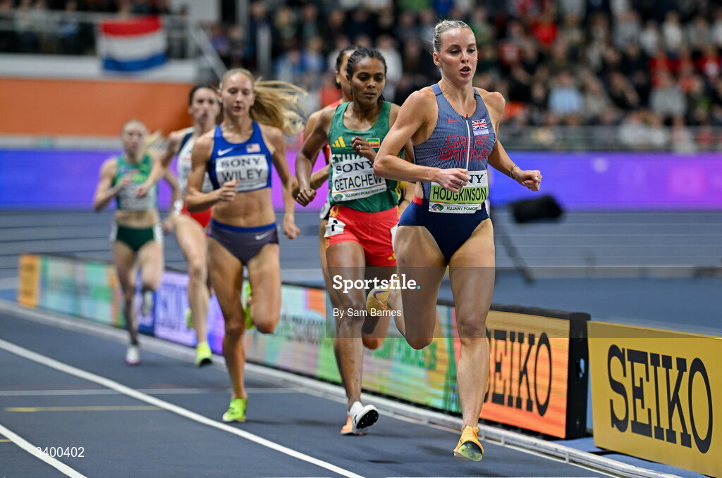 22 March 2026; Keely Hodgkinson of Great Britain leads the field in the Women's 800m final during day three of the World Athletics Indoor Championships at Kujawsko-Pomorska Arena in Torun, Poland. Photo by Sam Barnes/Sportsfile