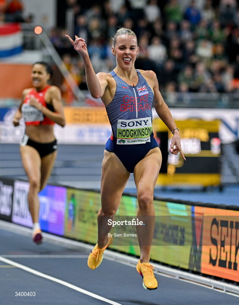 22 March 2026; Keely Hodgkinson of Great Britain celebrates on her way to winning the Women's 800m final during day three of the World Athletics Indoor Championships at Kujawsko-Pomorska Arena in Torun, Poland. Photo by Sam Barnes/Sportsfile