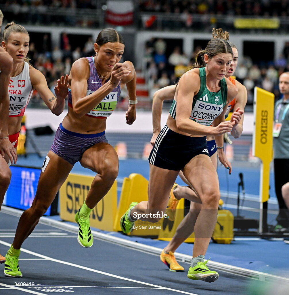 22 March 2026; Kate O'Connor of Ireland, right, and Anna Hall of United States compete in the 800m event in the Women's Pentathlon during day three of the World Athletics Indoor Championships at Kujawsko-Pomorska Arena in Torun, Poland. Photo by Sam Barnes/Sportsfile