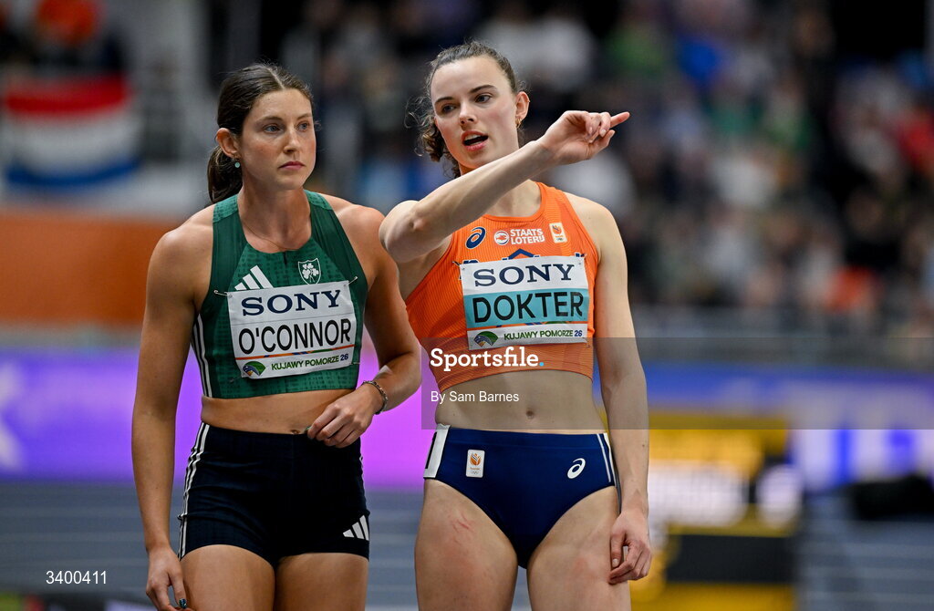 22 March 2026; Kate O'Connor of Ireland, left, and Sofie Dokter of Netherlands prepare to compete in the 800m event in the Women's Pentathlon during day three of the World Athletics Indoor Championships at Kujawsko-Pomorska Arena in Torun, Poland. Photo by Sam Barnes/Sportsfile