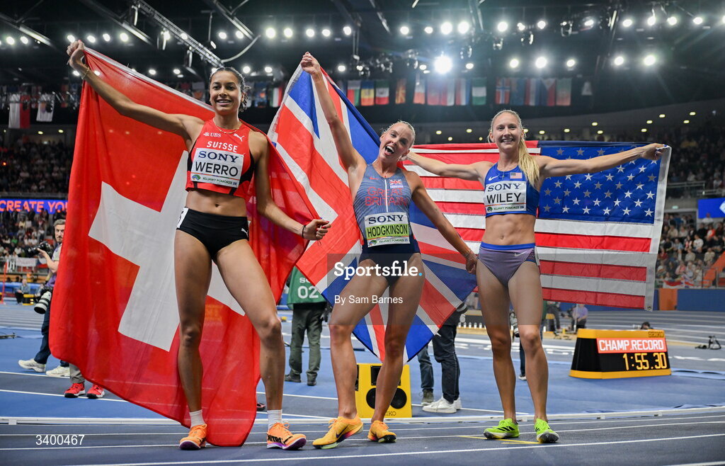 22 March 2026; Women's 800m medallists, from left, second place Audrey Werro of Switzerland, winner Keely Hodgkinson of Great Britain and third place Addison Wiley of United States during day three of the World Athletics Indoor Championships at Kujawsko-Pomorska Arena in Torun, Poland. Photo by Sam Barnes/Sportsfile