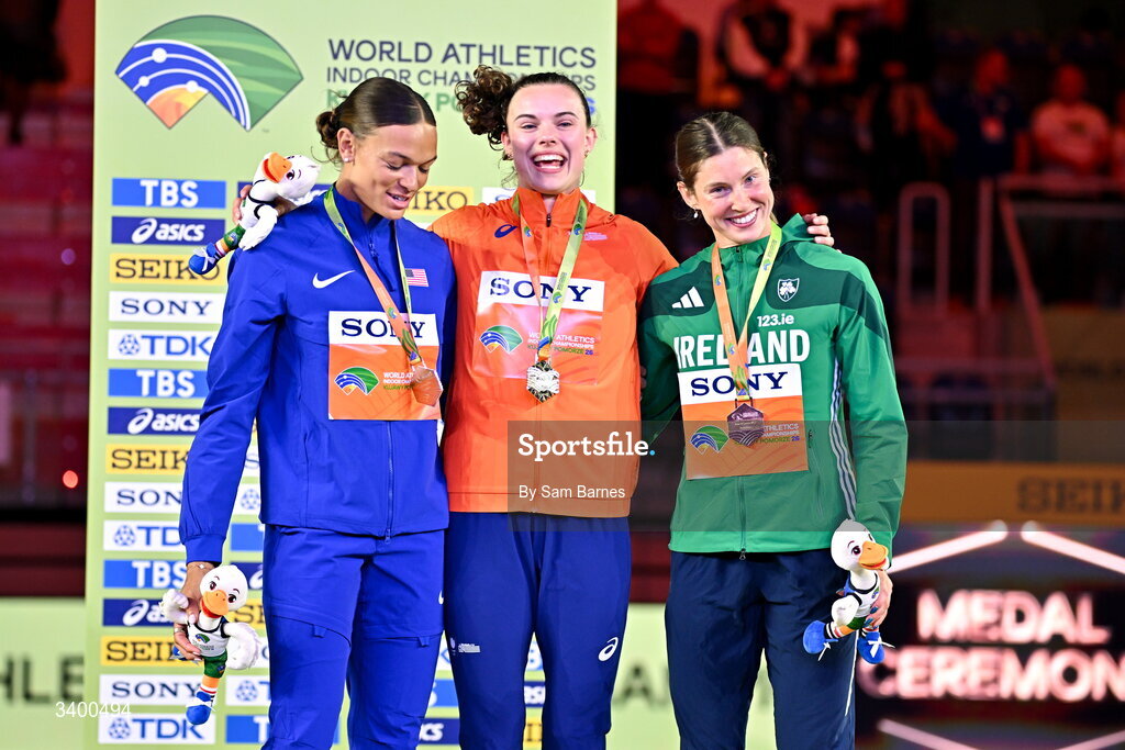 22 March 2026; Women's Pentathlon medallists, from left, Anna Hall of United States, silver, Sofie Dokter of Netherlands, gold, and Kate O'Connor of Ireland, bronze, during day three of the World Athletics Indoor Championships at Kujawsko-Pomorska Arena in Torun, Poland. Photo by Sam Barnes/Sportsfile