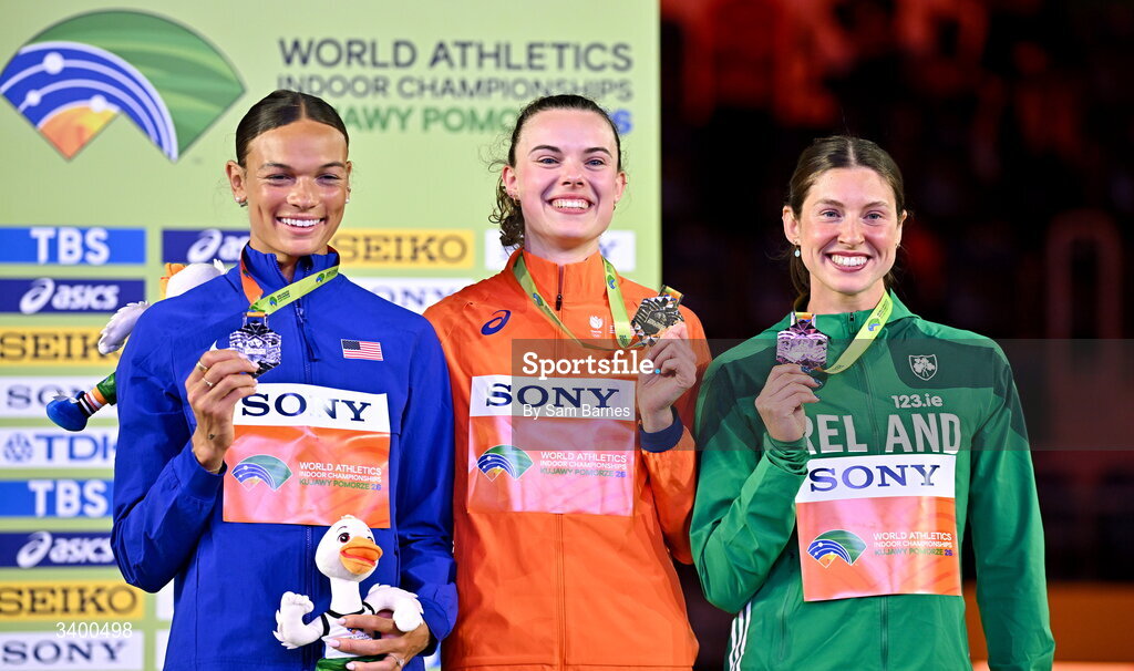 22 March 2026; Women's Pentathlon medallists, from left, Anna Hall of United States, silver, Sofie Dokter of Netherlands, gold, and Kate O'Connor of Ireland, bronze, during day three of the World Athletics Indoor Championships at Kujawsko-Pomorska Arena in Torun, Poland. Photo by Sam Barnes/Sportsfile