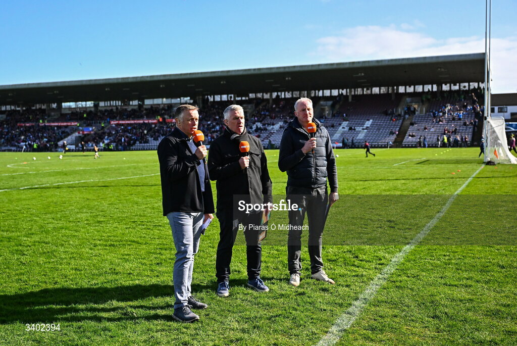 22 March 2026; Micheál Ó Domhnaill of TG4, left, with analysts Seán Óg de Paor, centre, and Coman Goggins before the Allianz Football League Division 1 match between Galway and Dublin at Pearse Stadium in Galway. Photo by Piaras Ó Mídheach/Sportsfile