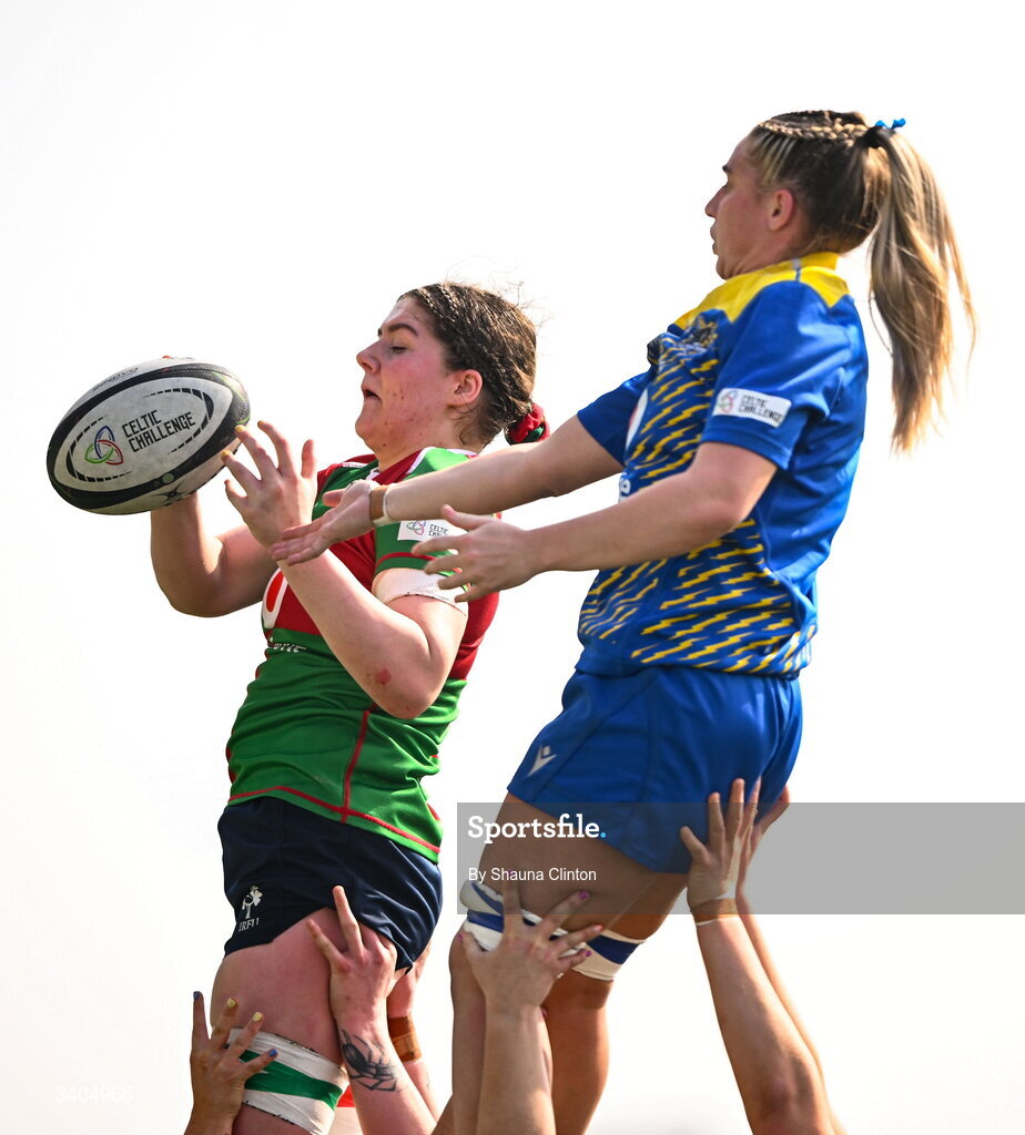 21 March 2026; Jemima Adams Verling of Clovers wins possession in a line-out ahead of Anwen Owen of Gwalia Lightning during the Celtic Challenge semi-final match between Clovers and Gwalia Lightning at Dexcom Stadium in Galway. Photo by Shauna Clinton/Sportsfile