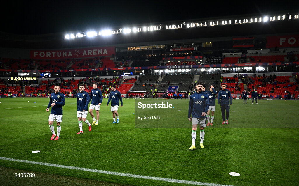 26 March 2026; Republic of Ireland players warm-up before the FIFA World Cup 2026 European Qualifiers play-off semi-final match between Czechia and Republic of Ireland at Fortuna Arena in Prague, Czechia. Photo by Seb Daly/Sportsfile
