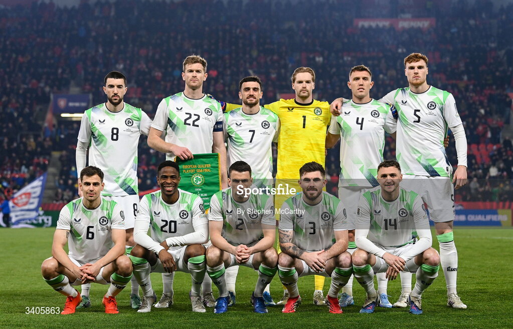 26 March 2026; The Republic of Ireland team, top row, from left, Finn Azaz, Nathan Collins, Troy Parrott, goalkeeper Caoimhin Kelleher, Dara O'Shea, Jake O'Brien, bottom row, from left, Jayson Molumby, Chiedozie Ogbene, Seamus Coleman, Ryan Manning and Jack Taylor before the FIFA World Cup 2026 European Qualifiers play-off semi-final match between Czechia and Republic of Ireland at Fortuna Arena in Prague, Czechia. Photo by Stephen McCarthy/Sportsfile