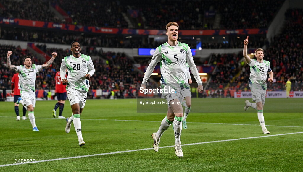 26 March 2026; Jake O'Brien of Republic of Ireland, centre, celebrates his side's second goal, an own goal by Czechia goalkeeper Matej Kovár, during the FIFA World Cup 2026 European Qualifiers play-off semi-final match between Czechia and Republic of Ireland at Fortuna Arena in Prague, Czechia. Photo by Stephen McCarthy/Sportsfile