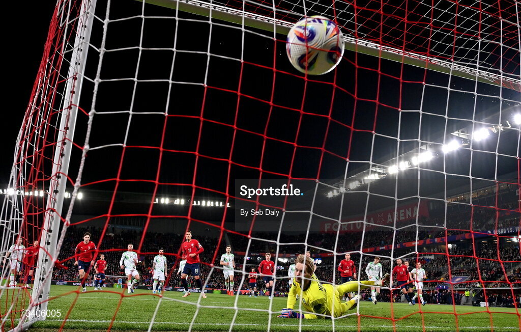 26 March 2026; Patrik Schick of Czechia shoots to score his side's first goal, a penalty, during the FIFA World Cup 2026 European Qualifiers play-off semi-final match between Czechia and Republic of Ireland at Fortuna Arena in Prague, Czechia. Photo by Seb Daly/Sportsfile